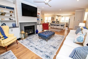 TV, fireplace