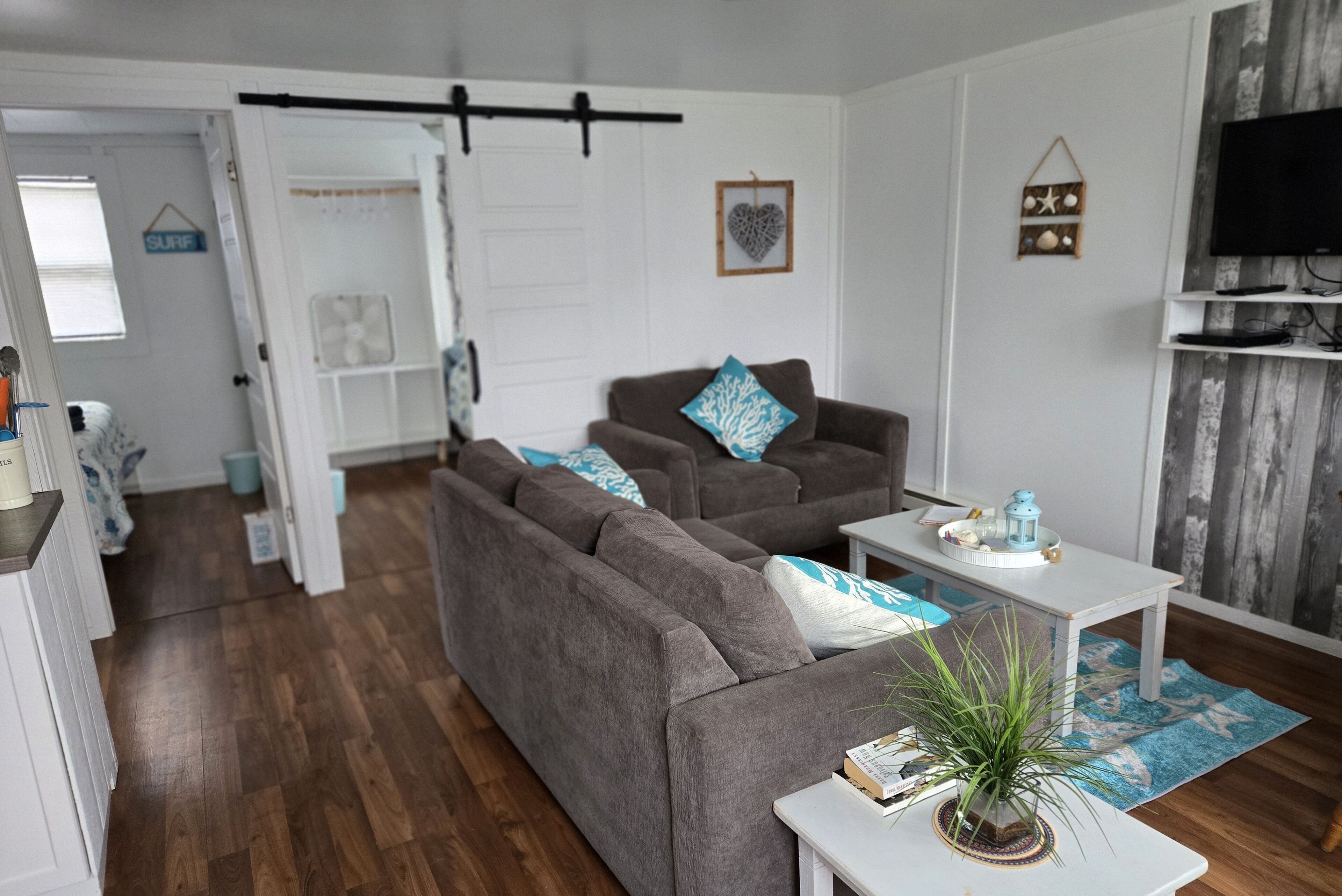 Een smart-tv en een open haard