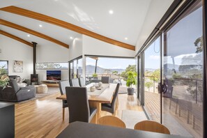 Luxury House, Mountain View | 4 bedrooms, individually decorated, individually furnished, desk