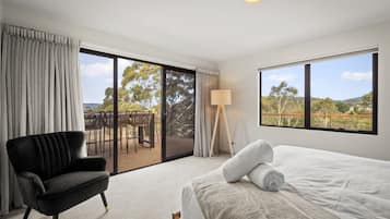 Deluxe House, Mountain View | 4 bedrooms, individually decorated, individually furnished, desk
