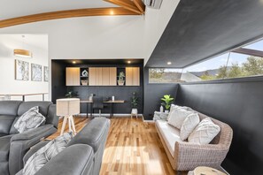 Luxury House, Mountain View | 4 bedrooms, individually decorated, individually furnished, desk - Tree Top Views - 4 Bedroom House (Rosetta)