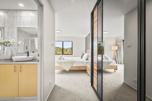 Hus – deluxe, fjellutsikt | 4 soverom, individuelt dekorert, individuelt innredet og skrivebord