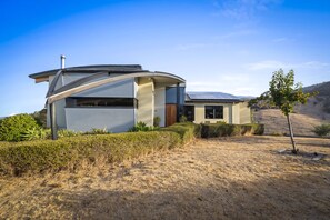 Luxury House, Mountain View | 4 bedrooms, individually decorated, individually furnished, desk - Tree Top Views - 4 Bedroom House (Rosetta)