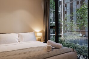 City Apartment | 1 bedroom, soundproofing, iron/ironing board, free WiFi - StayCentral - Oasis on Mackenzie (Melbourne)