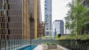A rooftop pool area with a rectangular pool, lounge chairs, and a hot tub. - StayCentral - Oasis on Mackenzie (Melbourne)
