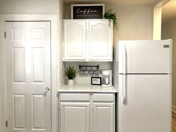 Interior - Houston Whiteside Cottage (Hutchinson)