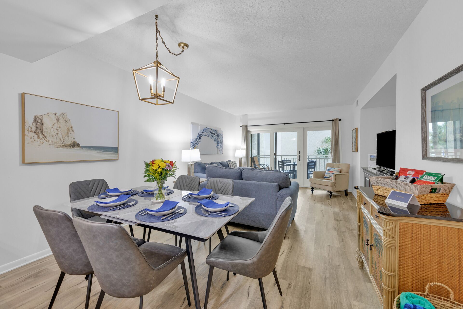 Dining Table with seating for 6