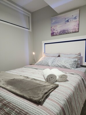 1 slaapkamer, een strijkplank/strijkijzer, wifi, beddengoed