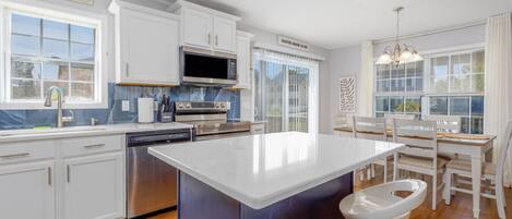 Frigorífic, microones, forn i placa de cuina