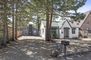 A residential property with a gravel driveway, a mailbox, and a wooden fence. - Dapper Duo - 2 Adjacent Homes w/Fully Fenced Yards, AC, WD, Fast WiFi, Smart TVs (Flagstaff)