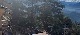 5 Bedroom 4 Tnb Condo Unit Near Tourist Spots , Fast Wifi and Mountain View