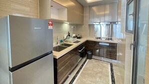 Căn hộ phong cách cổ điển, không hút thuốc, bếp | Bếp riêng | Tủ lạnh, dụng cụ nấu nướng/bát dĩa/dao nĩa 