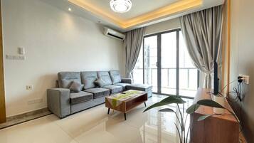 Classic Apartment, Non Smoking, Kitchen | Living area