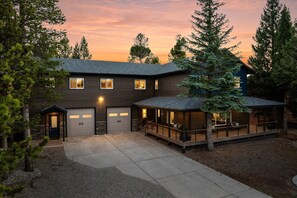Exterior - Start Your Yellowstone Story Here! | 1 mi to YNP | Perfect for Families & Groups (West Yellowstone)