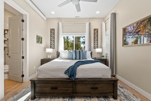 6 bedrooms, iron/ironing board, travel cot, free WiFi - Start Your Yellowstone Story Here! | 1 mi to YNP | Perfect for Families & Groups (West Yellowstone)