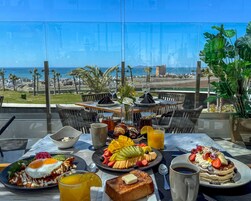 Daily cooked-to-order breakfast for a fee