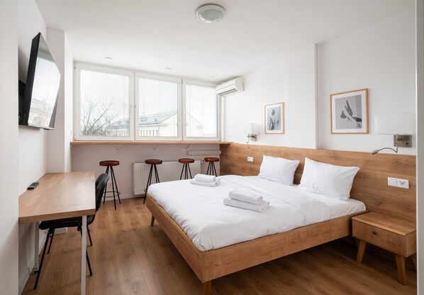 2 bedrooms, iron/ironing board, WiFi, bed sheets - Krasiński Garden Comfort Apartment (Warszawa)