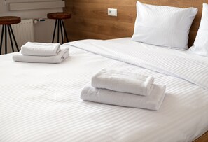 2 habitaciones, tabla de planchar con plancha, wifi y ropa de cama
