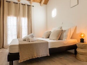 4 bedrooms, iron/ironing board, WiFi, bed sheets - Spacious Duplex in the Heart of Cannes (Cannes)