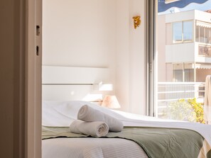 3 室のベッドルーム、アイロン / アイロン台、WiFi、ベッドシーツ