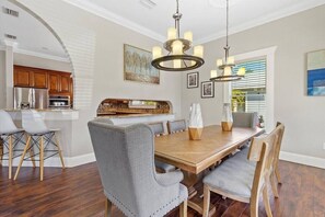 Dining - Elegant Tampa Bungalow in the heart of Historic Ybor City - 3/2.5 Sleeps 8 (Tampa)
