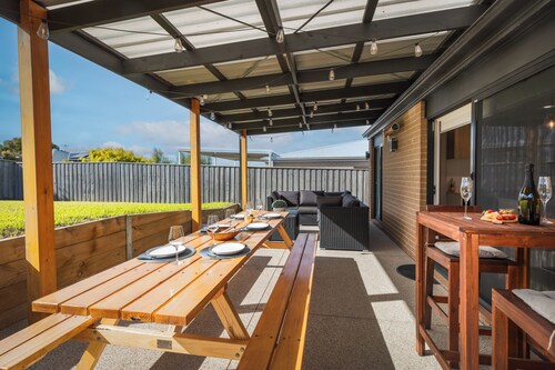 Relaxing Coastal Charm Retreat
