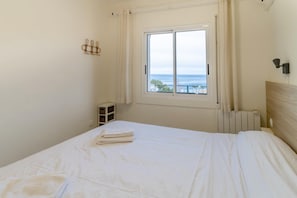 2 makuuhuonetta, silitysrauta/-lauta, ilmainen Wi-Fi, vuodevaatteet