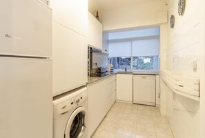 Réfrigérateur, micro-ondes, lave-vaisselle, grille-pain