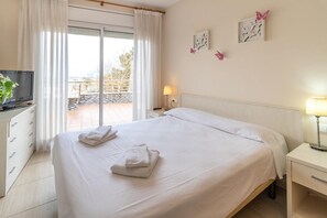 2 slaapkamers, een strijkplank/strijkijzer, beddengoed