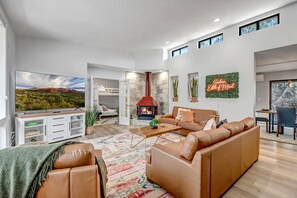 Télévision, table de tennis de table