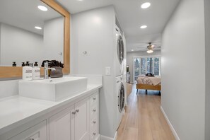 2 bedrooms, desk, iron/ironing board, WiFi - Sedona Oak Creek A7- Newly Remodeled Condo W/ Community Amenities + Sleeps 6! (Sedona)