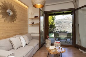 TV, fireplace, table football - El Mirador by Bevalle (Panticosa)