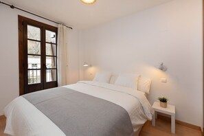 4 Schlafzimmer, Schreibtisch, Bügeleisen/Bügelbrett, Reisekinderbett