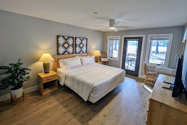 3 bedrooms, desk, iron/ironing board, travel cot