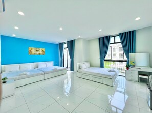 Familienzimmer | Minibar, Schreibtisch, schallisolierte Zimmer, kostenloses WLAN