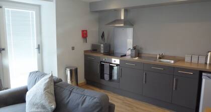 The Stables Lower Cottage 6 (Auchendennan) - sleeps 2 guests in 1 bedroom