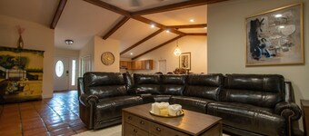 4 minutes to World Equestrian Center! Family sized cozy house for equestrians.