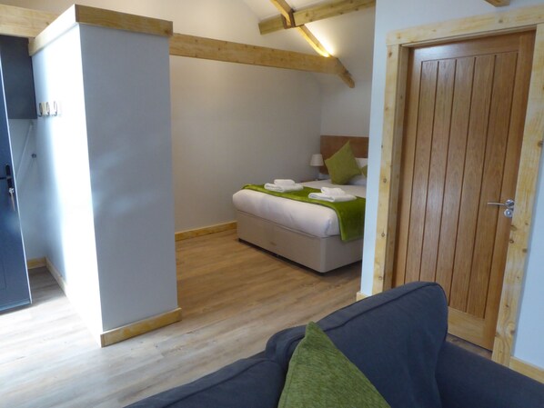 1 habitación, tabla de planchar con plancha, wifi gratis y ropa de cama