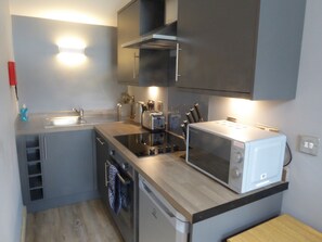 Refrigerador, microondas, horno y tostadora