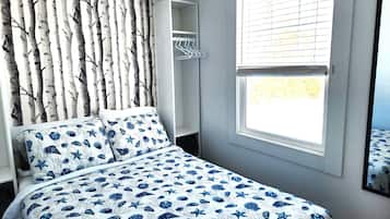 2 bedrooms, iron/ironing board, WiFi, bed sheets