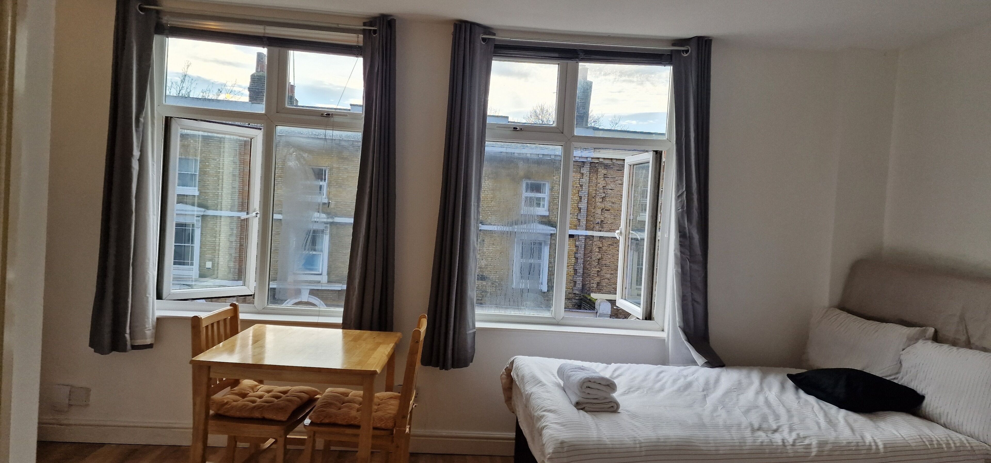 Iron/ironing board, WiFi, bed sheets