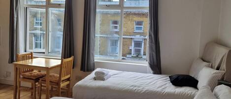 Iron/ironing board, WiFi, bed sheets