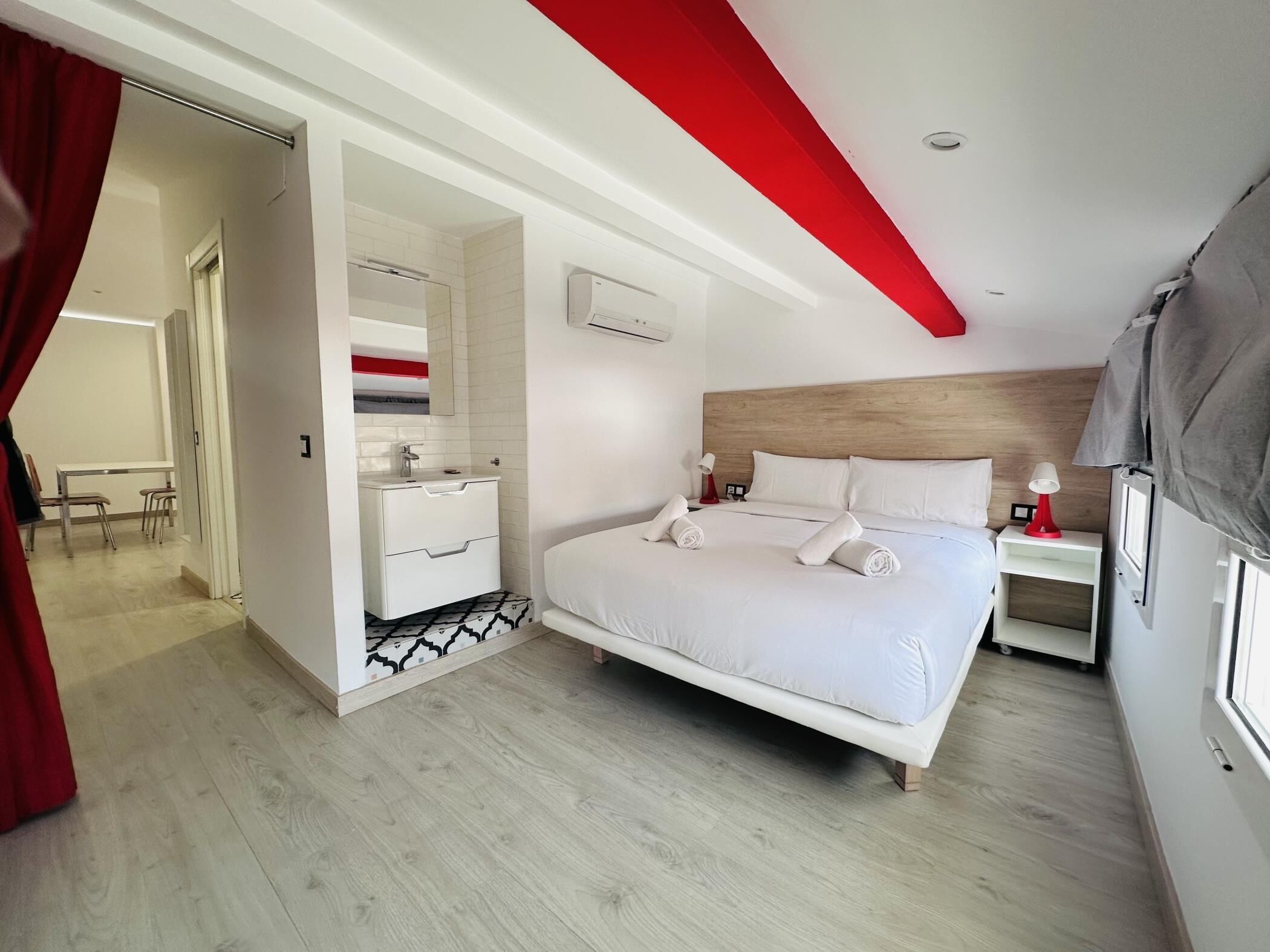 2 bedrooms, iron/ironing board, Internet, bed sheets