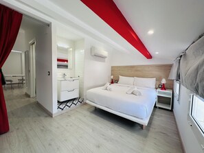 2 bedrooms, iron/ironing board, internet, bed sheets