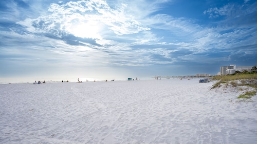 100' from the beach, Charming 1BR Seista Key Retreat