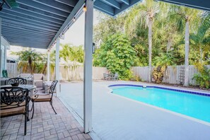 Een verwarmd zwembad