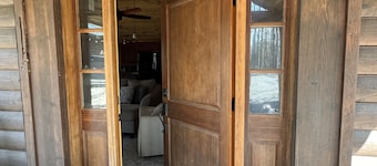 Peaceful guest house just 10 miles from the charming Oxford Square.