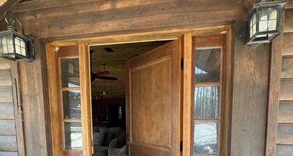 Peaceful guest house just 10 miles from the charming Oxford Square.