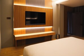 EXECUTIVE SUITE | Safe på rommet, skrivebord og skrivebord for bærbar PC