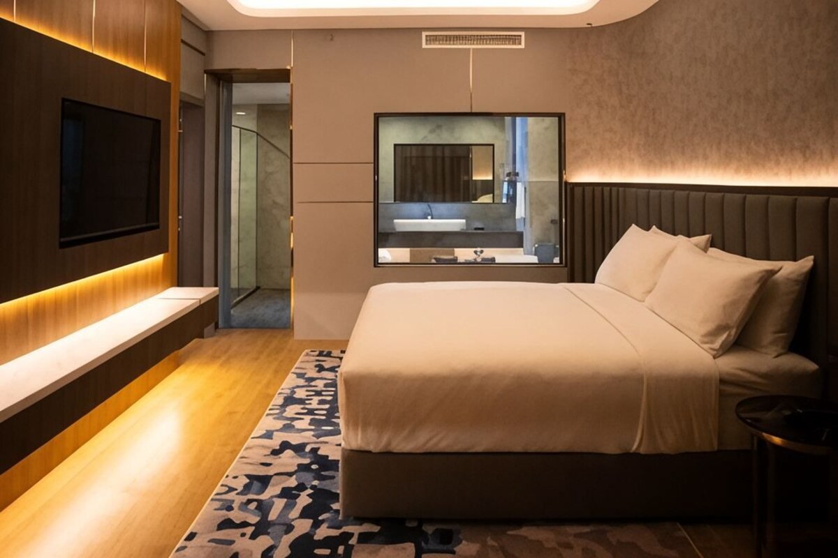 Aglow President Suite. | In-room safe, desk, laptop workspace, blackout drapes